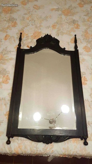 Conjunto de cama de bilros e espelho trabalhado em mogno