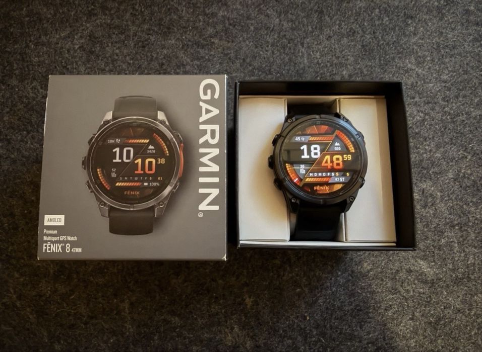 Garmin Fénix 8 AMOLED em estado novo.