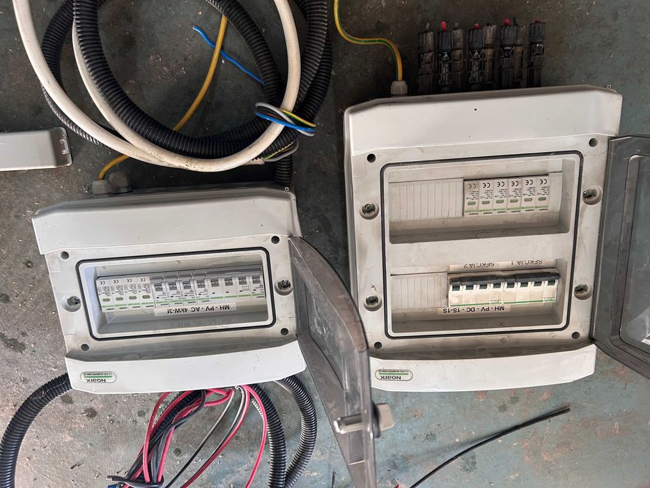 falownik zeversolar TLC 4000 z widocznym oprzyrządowaniem