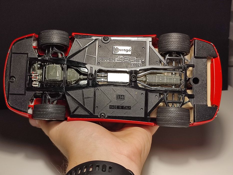 Модель Ferrari 456GT 1/18 Bburago