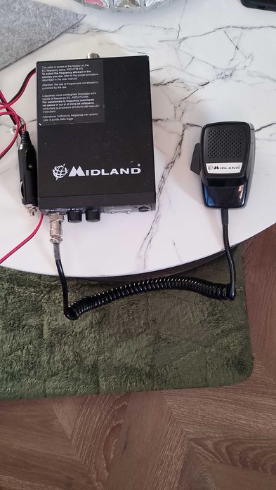 meble, drzwi, łóżko, stolik, żyrandol, obraz, stolik rtv, stary kufer