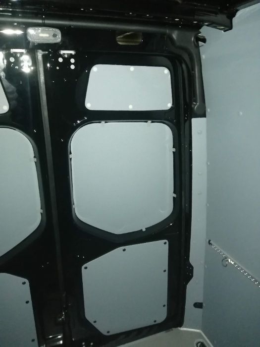 Mercedes Sprinter L3H2 Lekka zabudowa wnętrza auta dostawczego