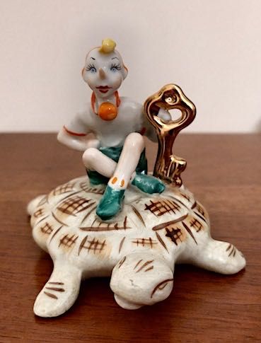 Статуэтка Буратино на черепахе Тортилле
