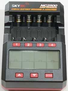 SkyRC NC2500 AA / AAA ładowarka i analizator (SK100059)