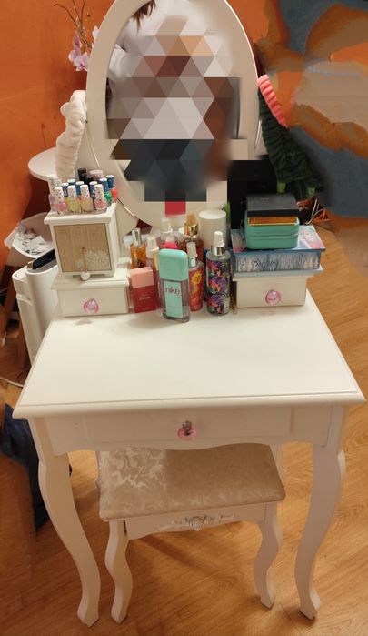 Toaletka dziewczęca biała