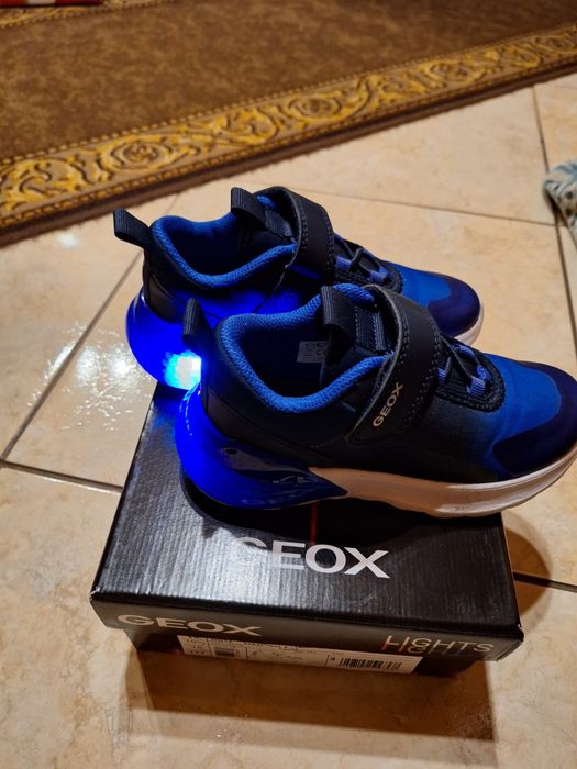 Nowe buty Geox niebieskie swiecące