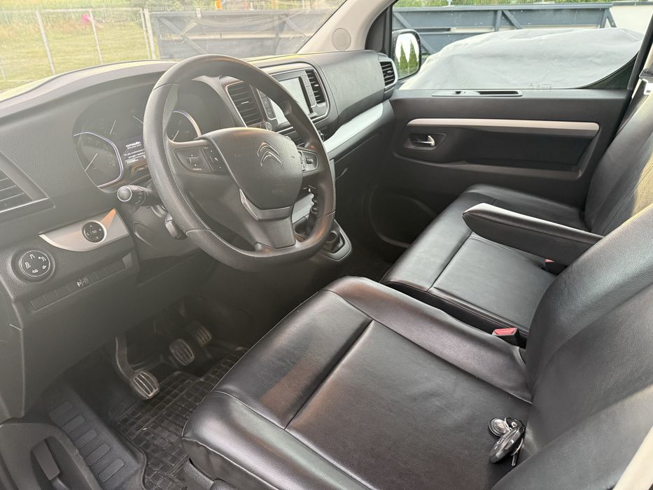 Wynajem busa busów 8 i 9 osobowego, dostawcze transport.