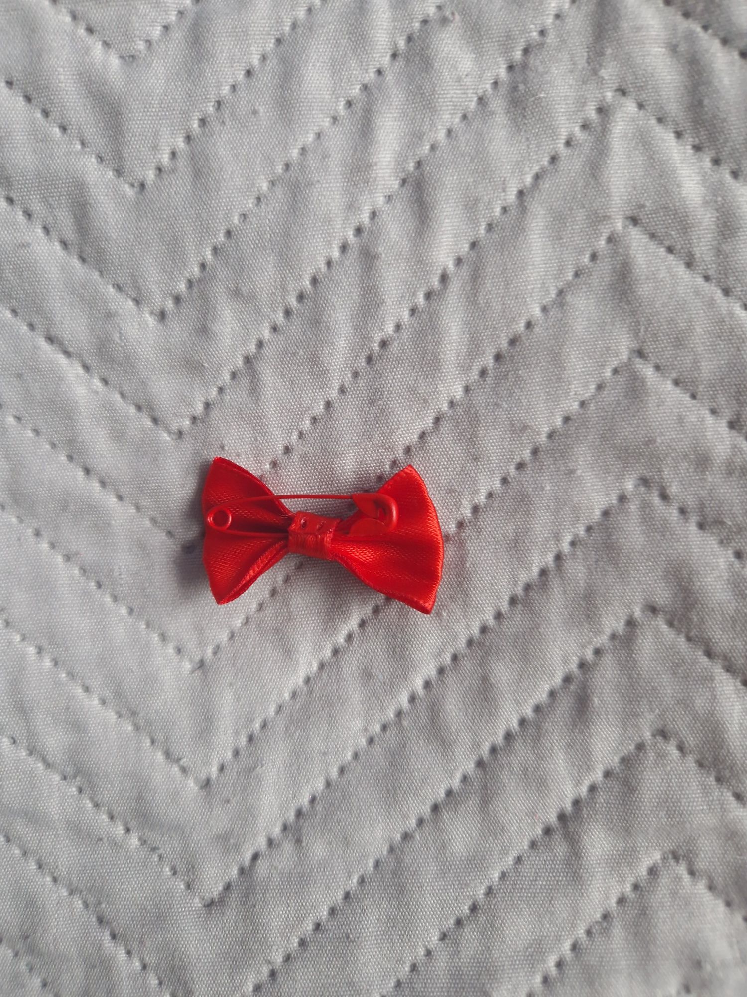 Kokardka czerwona 4 cm do wózka