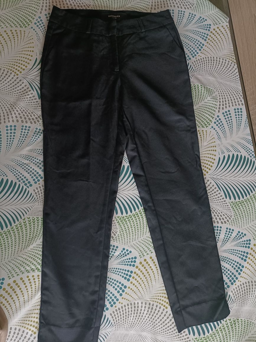 Klasyczne eleganckie spodnie cygaretki damskie rozmiar XS . Reserved