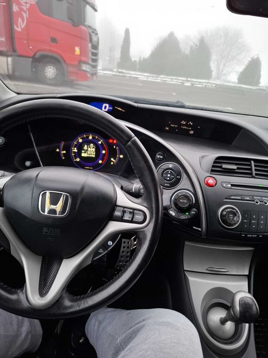 Honda Civic 8 UFO 2.2 diesel, super stan, hak, czujniki parkowania