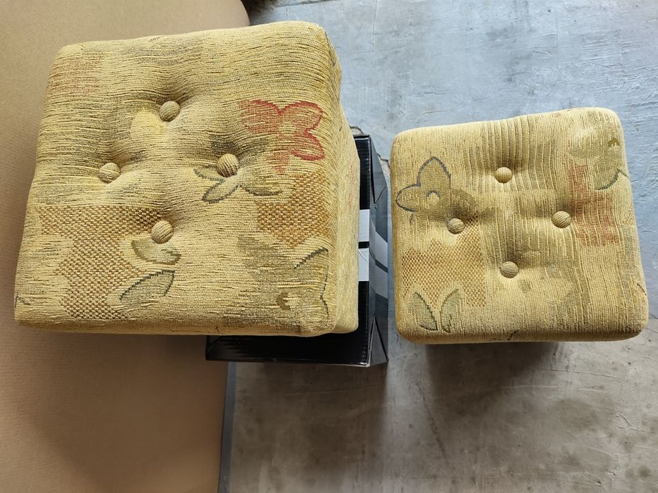 Pufy 2 sztuki stan super