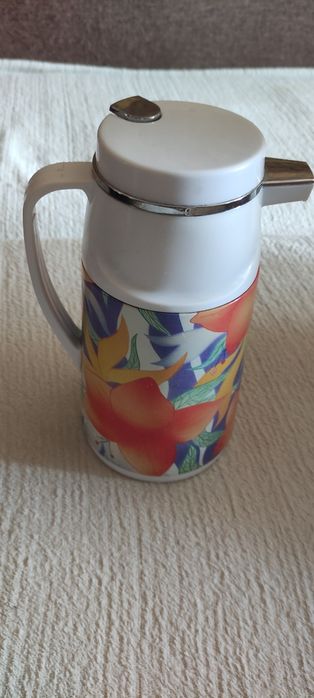 Термос с кнопкой