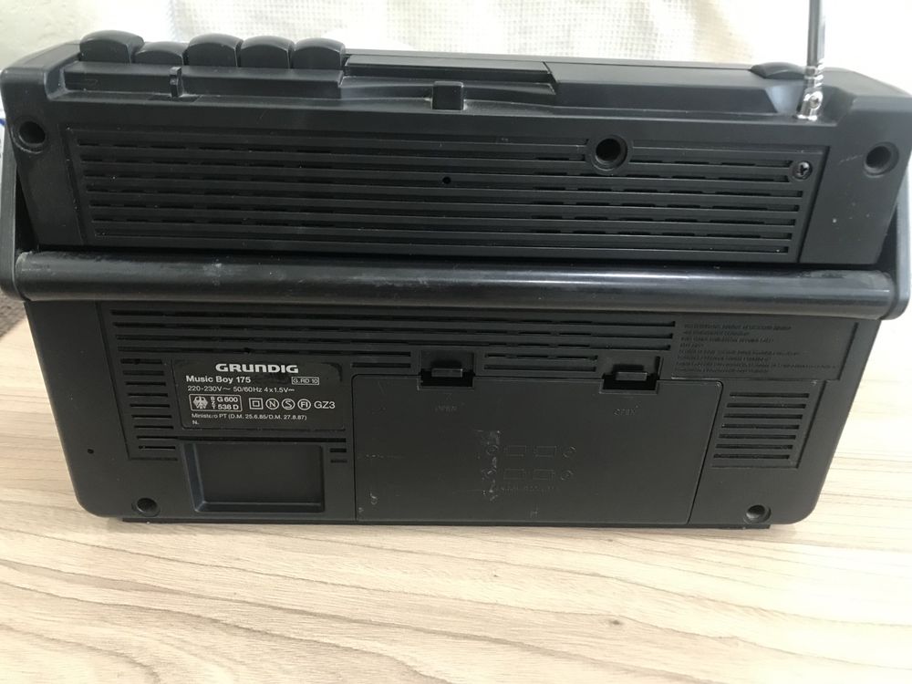 Радіоприймач Grundig Music Boy 175