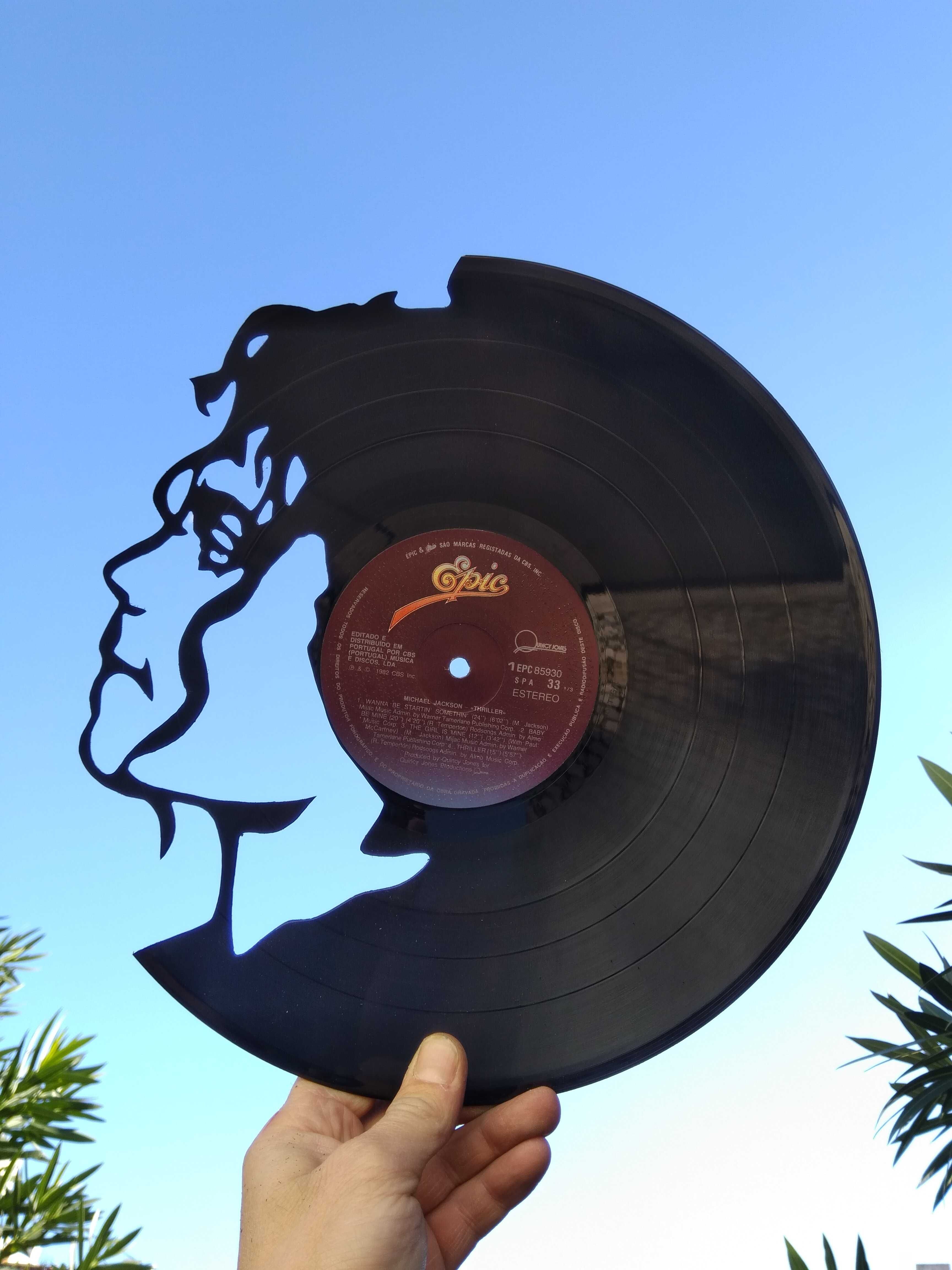 Silhueta decorativa Michael Jackson feita de um disco de vinil LP