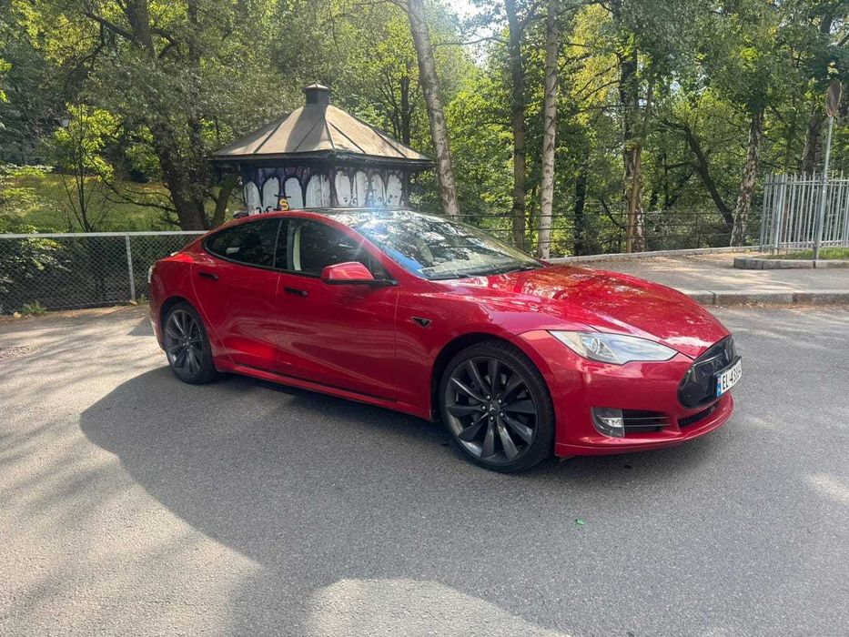 Tesla  S85 gratis ladowanie, autopilot