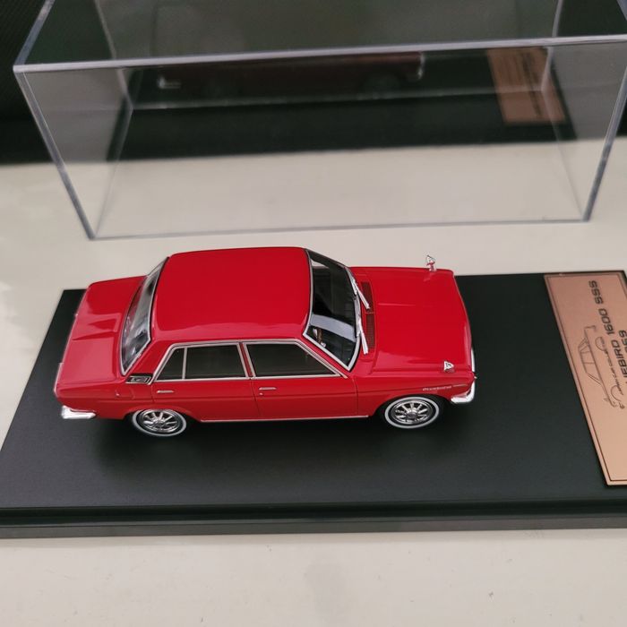 Carro miniatura Datsun