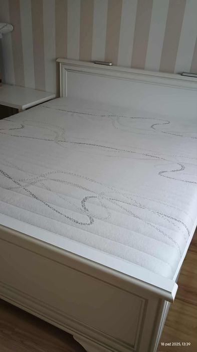 Łóżko plus szafka nocna