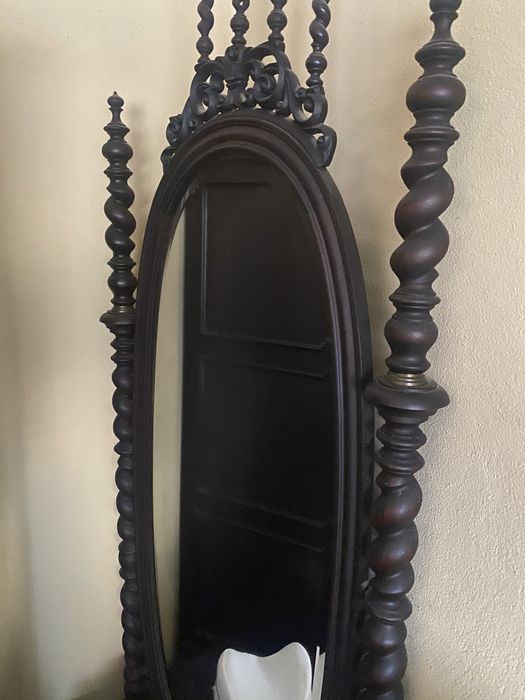 Mobilia antiguidade pau preto