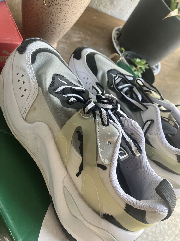 tenis puma, vai com a caixa ou se quiser pode ir sem.