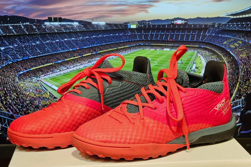 Buty piłkarskie. 23 cm wkładka.