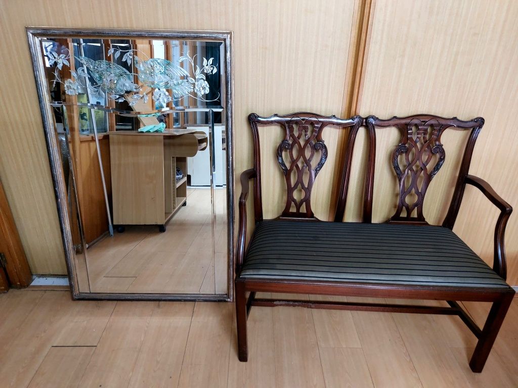 Canapé  e espelho em perfeito estado