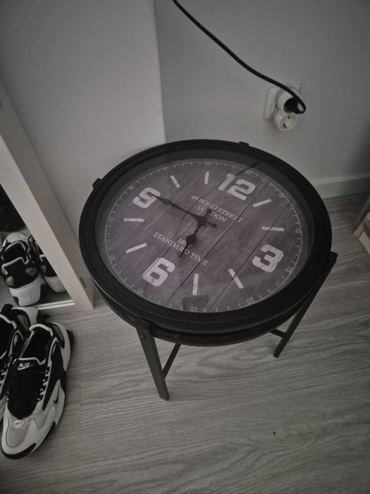 Mesa de apoio com tampo de vidro