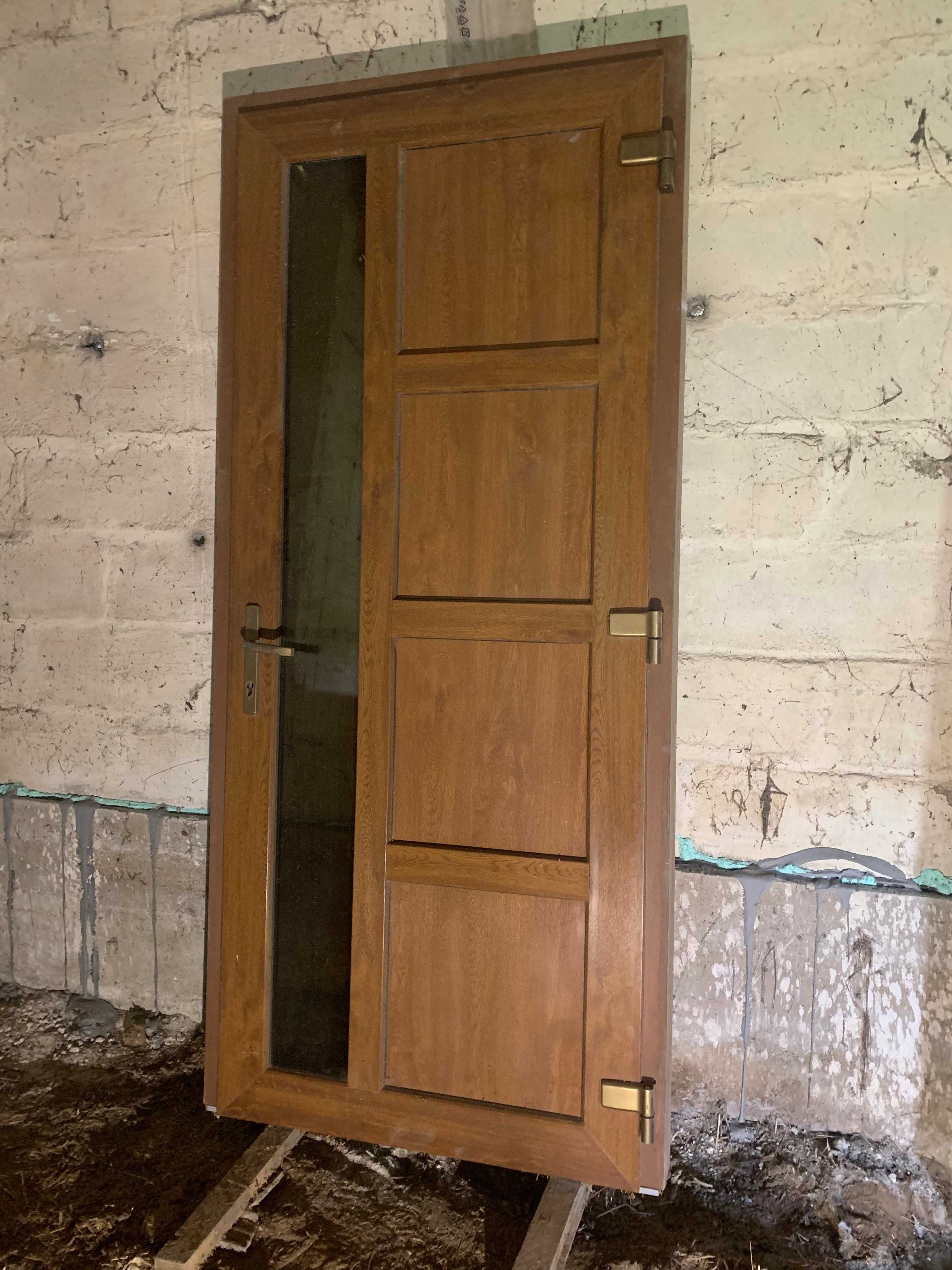 Duże drzwi zewnętrzne konstrukcja aluminiowa dwie sztuki - P/L