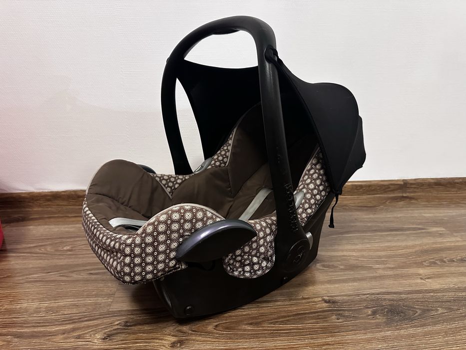 Maxi-Cosi CabrioFix 0–13 kg – fotelik z budką, dobry stan