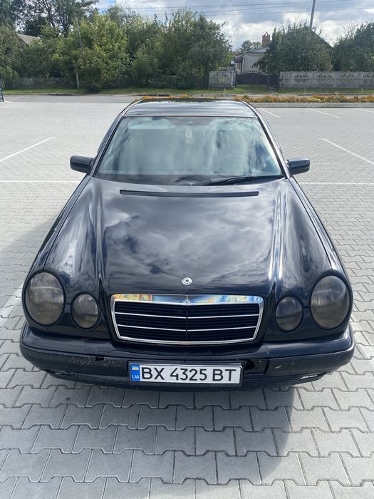 Mercedes-benz E200/ продам лупатого