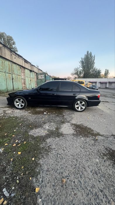 Продам BMW e39 2000 год