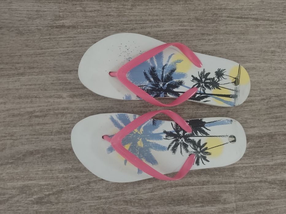 Sprzedam damskie klapki rozmiar 37