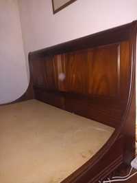 Vendo cama 1,80 por 2.00 m, cerejeira, estrado incluído.