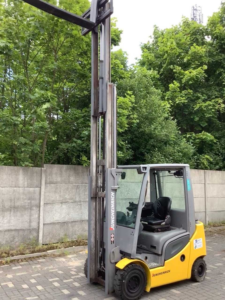 Wózek widłowy diesel Jungheinrich DFG320s, triplex, 4 sekcje, 2018r.
