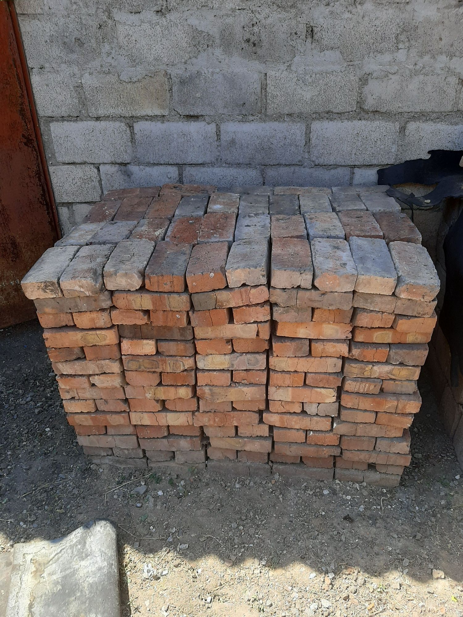 Продам красный кирпич(в использовании не был)!
