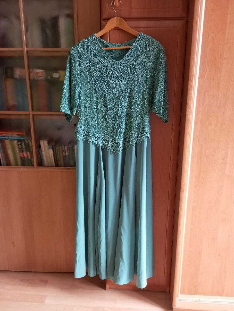 Długa turkusowa sukienka w stylu retro, koronkowa góra