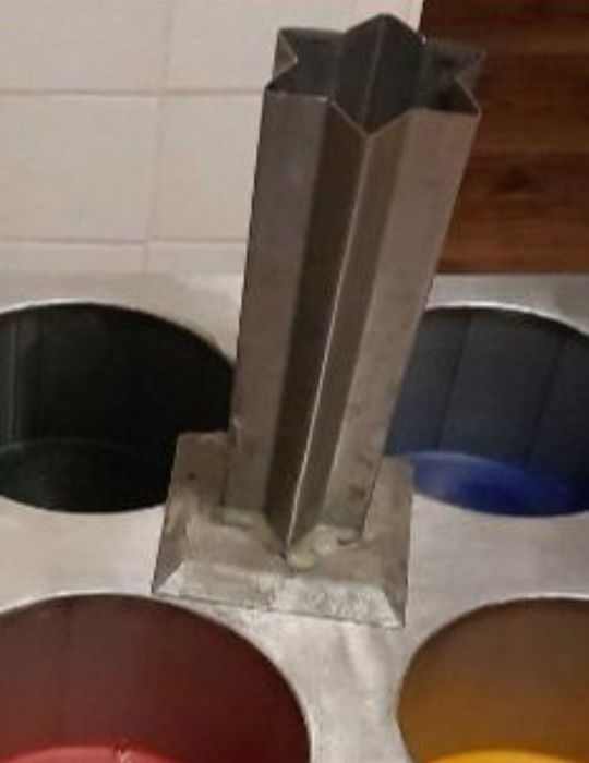 Wytapialnik parafiny. Urządzenie slużące wykonywaniu kolorowych świec.