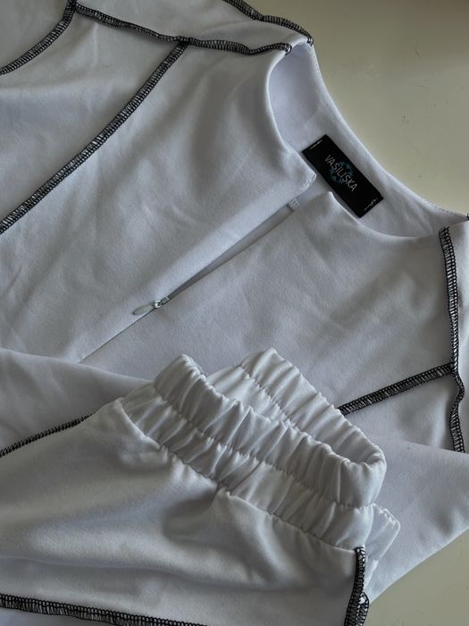 Nowy dres damski (biały, czarny i zielony)