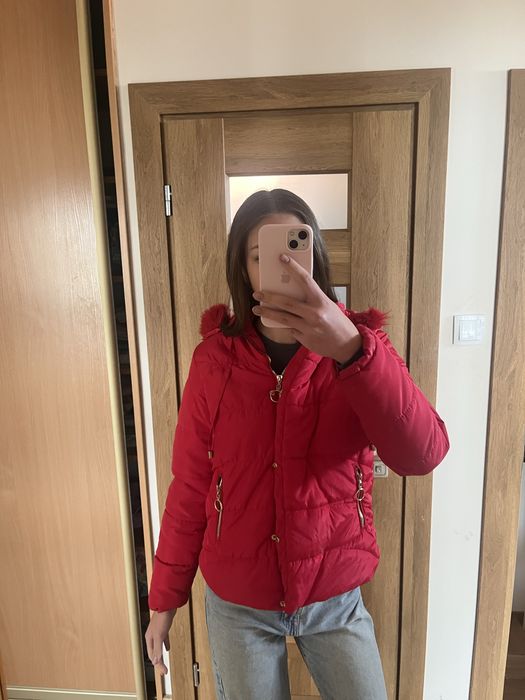 czerwona kurtka puchowa