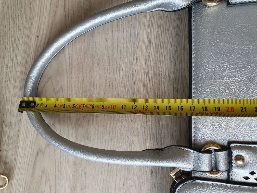 Srebrna torebka shoperka na ramię I do ręki