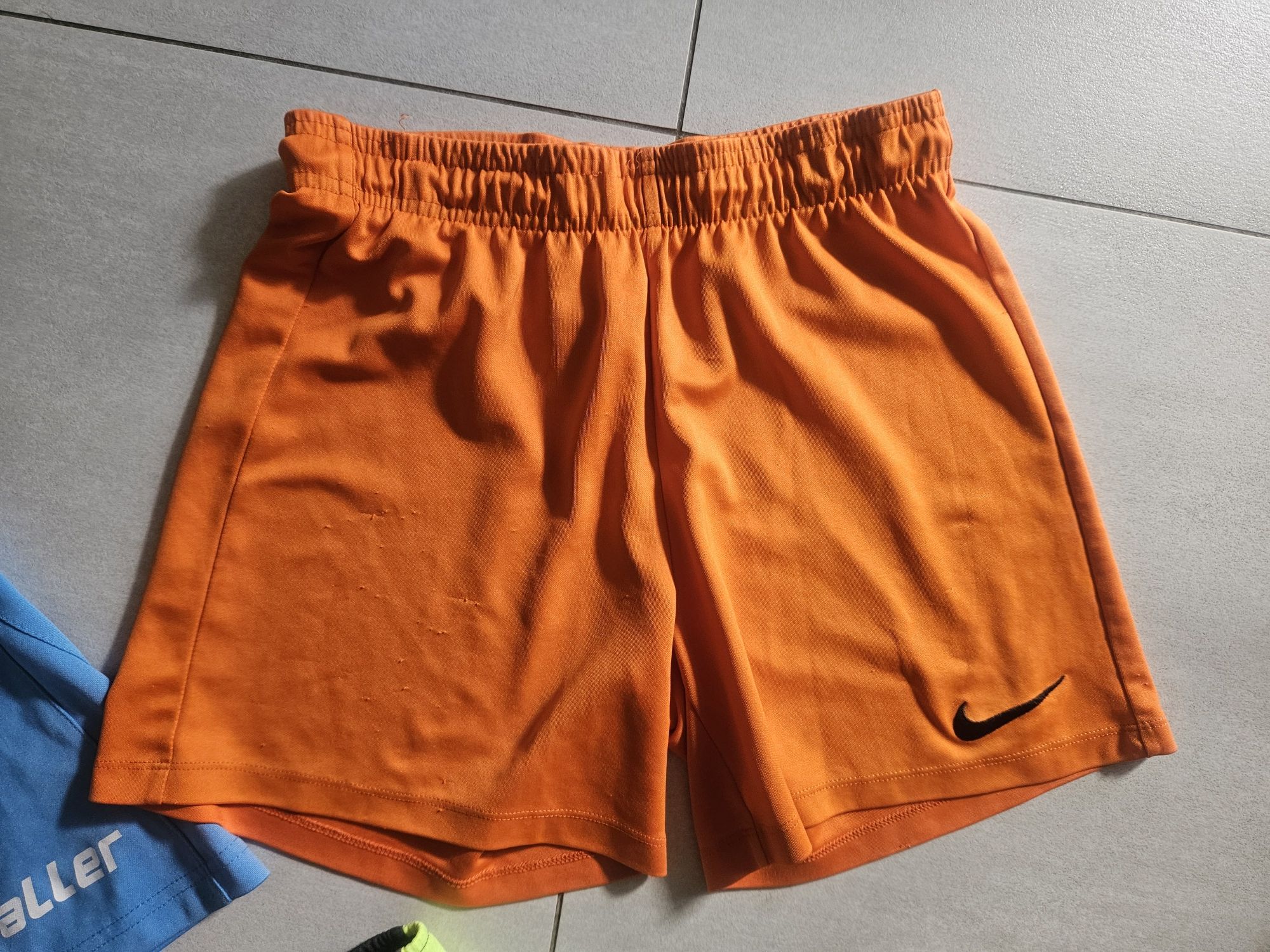 Spodenki Nike i Saller 137/147 trzy pary