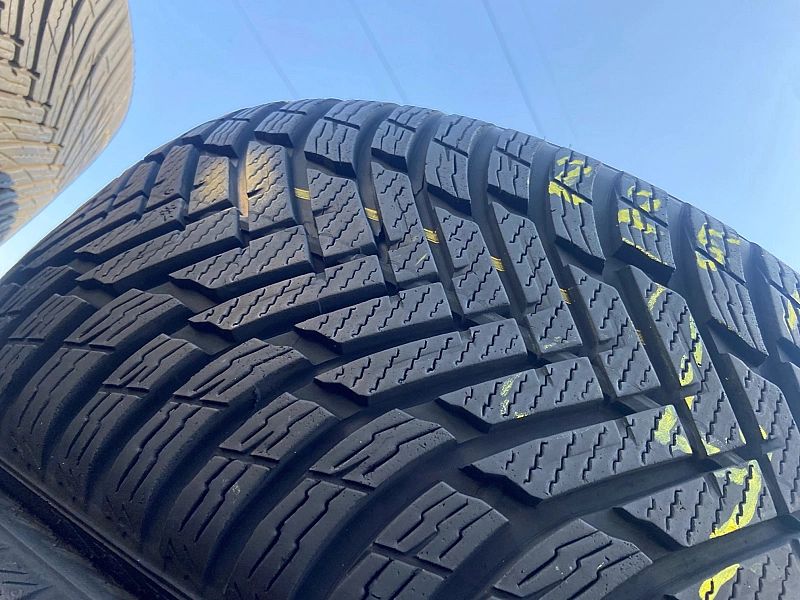 225/40/18 Nokian WeatherProof_6,7mm_2szt_(401)