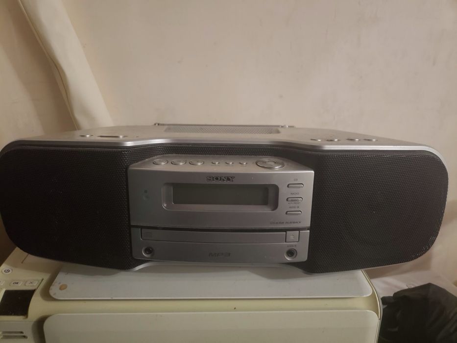 Продам магнитолу SONY цена 500грн