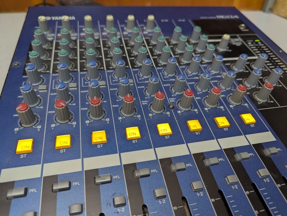 Мікшер Yamaha MG-12/4