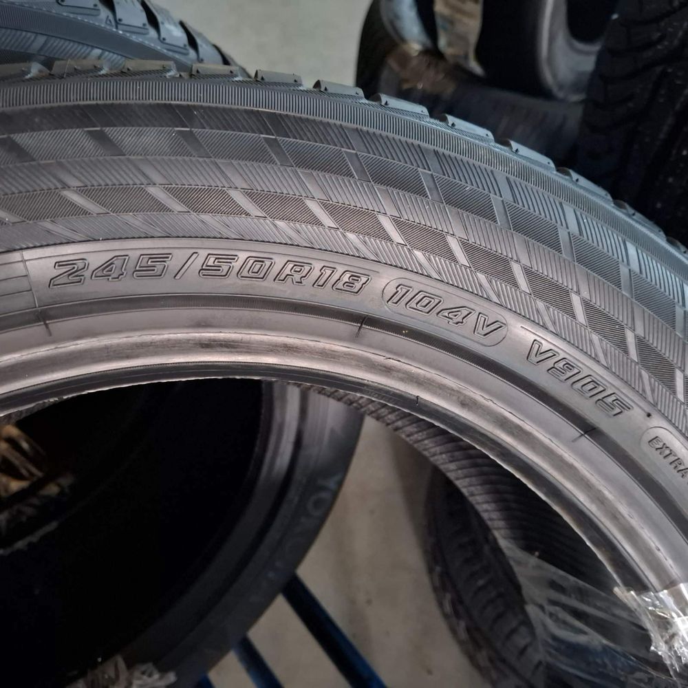 275/45/18+245/50/18 R18 Yokohama BluEarth V905 4шт нові зима