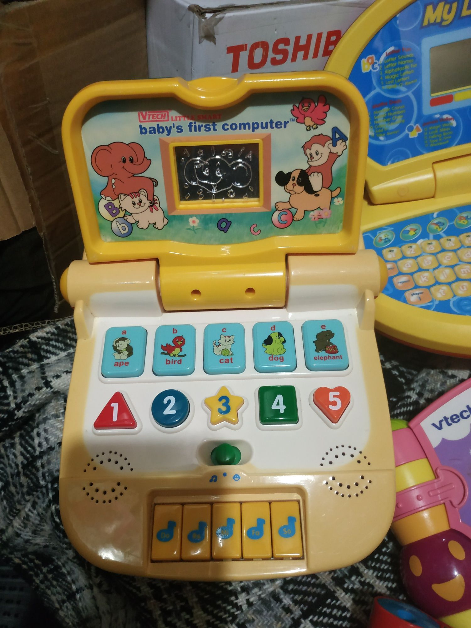 Vtech zabawki interaktywne laptop alfabet panel ksiazeczka