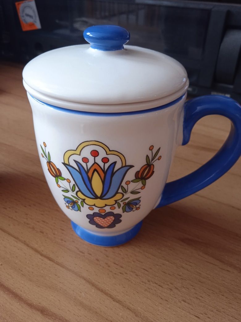 Kubki ceramiczne z zaparzaczem