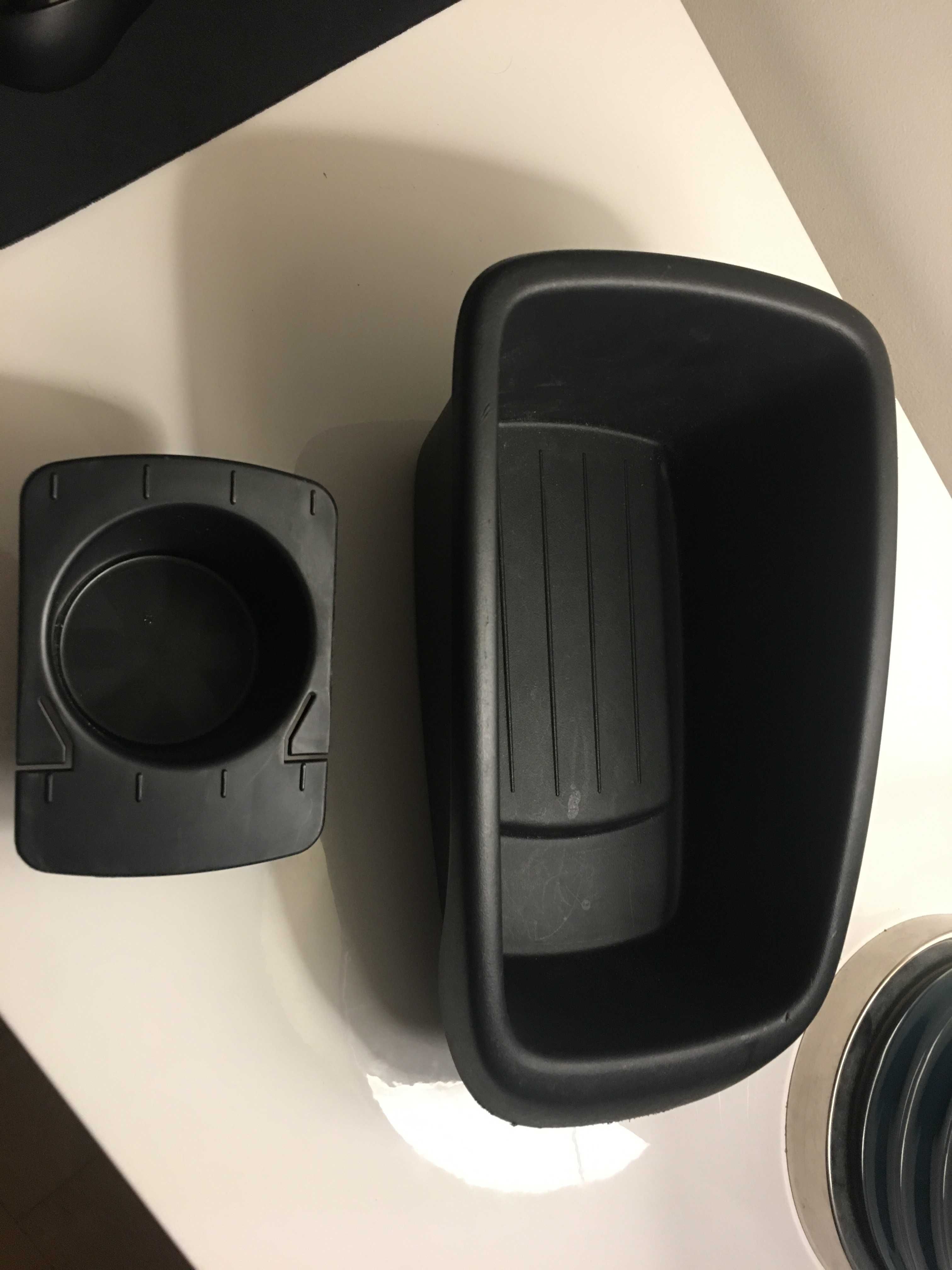 Renault Captur - Consola para arrumação entre os bancos da frente.