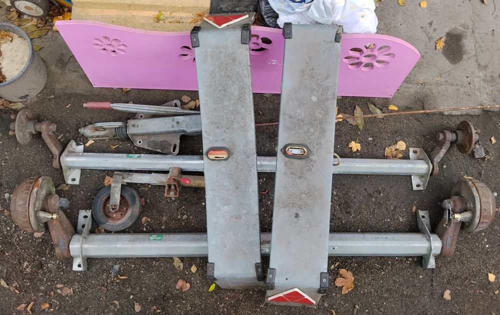 Oś do przyczepy zawieszenie 2 sztuki hamulec najazdowy błotniki