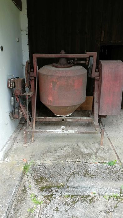 Betoniarka 350 L z napędem przechyłu