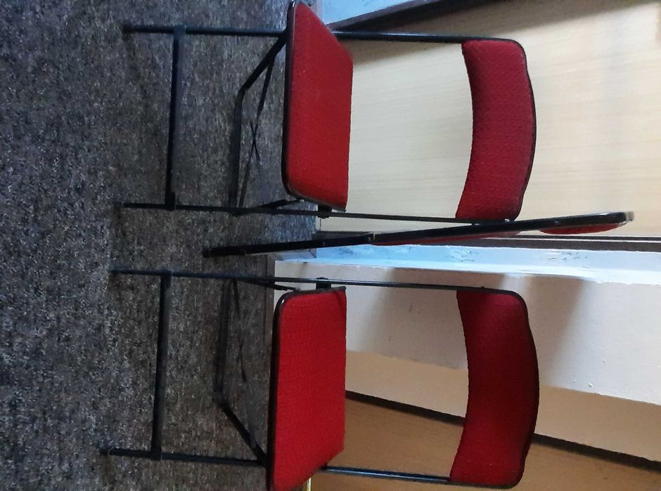 krzesła metalowe składane